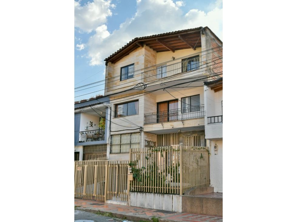 Edificio en venta Antioquia Medellín Laureles 228 m2 Habitaciones 14 Baños 9 Garajes 0 Precio $2800000000