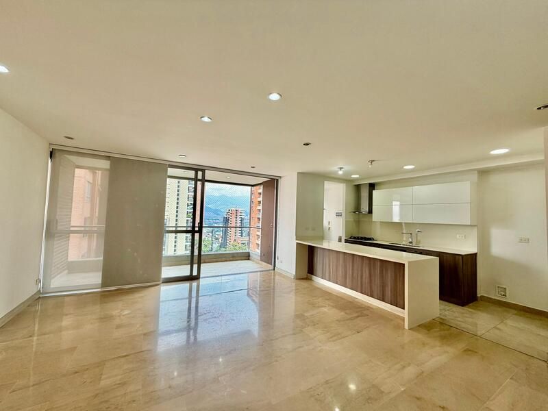 Apartamento en arriendo Antioquia Medellín La Linde 130 m2 Habitaciones 3 Baños 4 Garajes 2 Precio $7500000