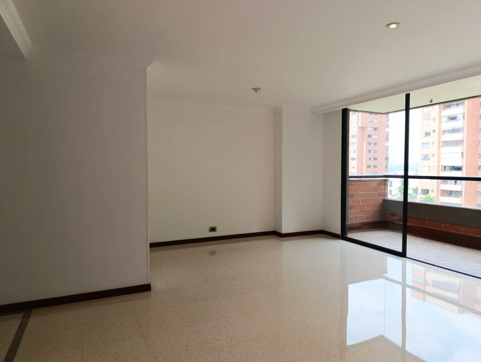 Apartamento en arriendo Antioquia Medellín Los Naranjos 105 m2 Habitaciones 3 Baños 2 Garajes 3 Precio $5500000
