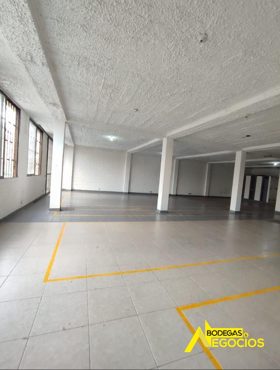 Bodega en arriendo Antioquia Medellín Villa Carlota 200 m2 Habitaciones 0 Baños 4 Garajes 2 Precio $4500000