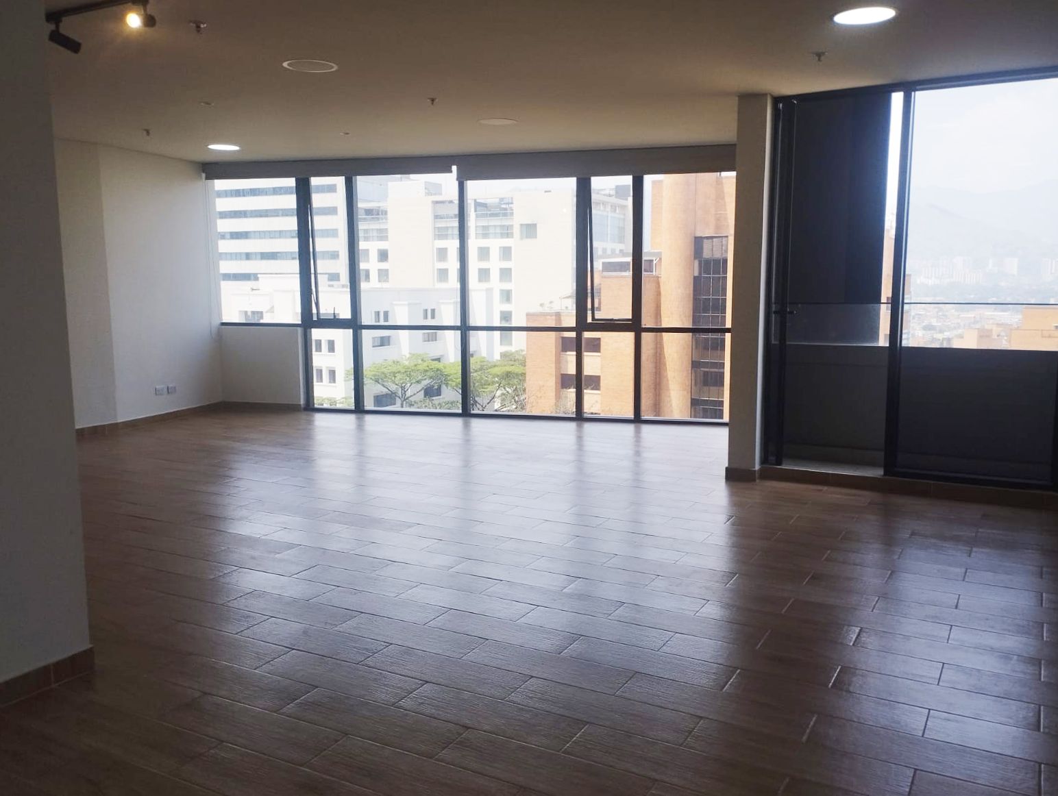 Consultorio en arriendo Antioquia Medellín Medellín 63 m2 Habitaciones 0 Baños 0 Garajes 2 Precio $7200000