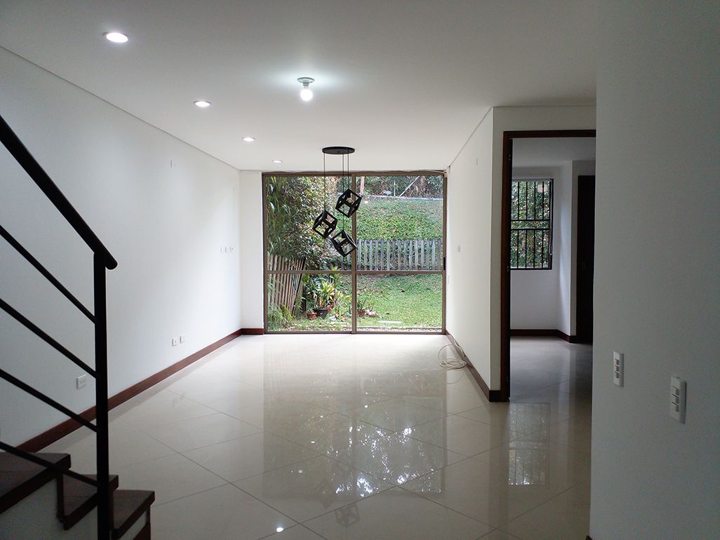 Casa en arriendo Antioquia Envigado La Orquídea 160 m2 Habitaciones 4 Baños 6 Garajes 5 Precio $7500000