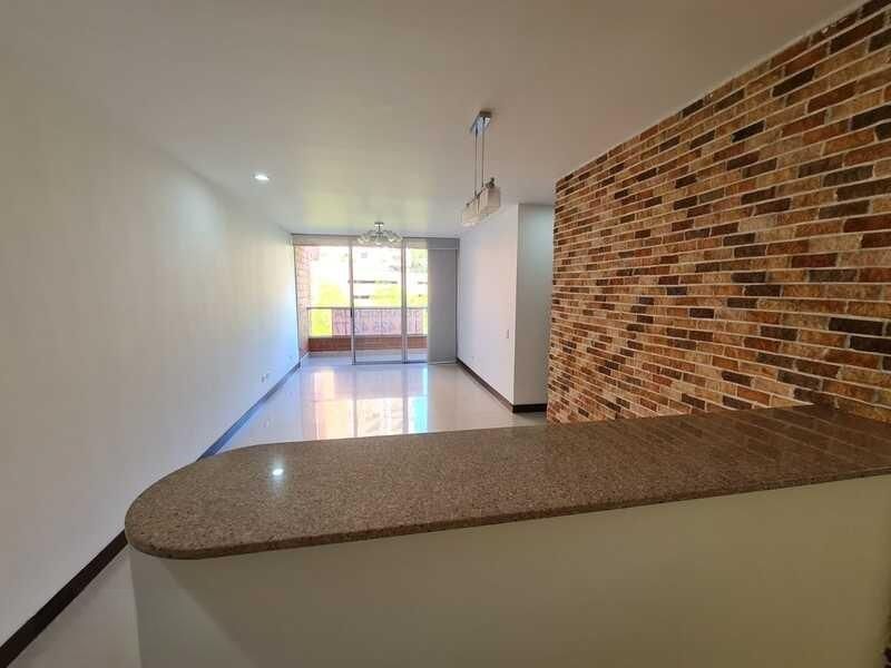 Apartamento en arriendo Antioquia Envigado La Inmaculada 100 m2 Habitaciones 3 Baños 2 Garajes 3 Precio $4300000