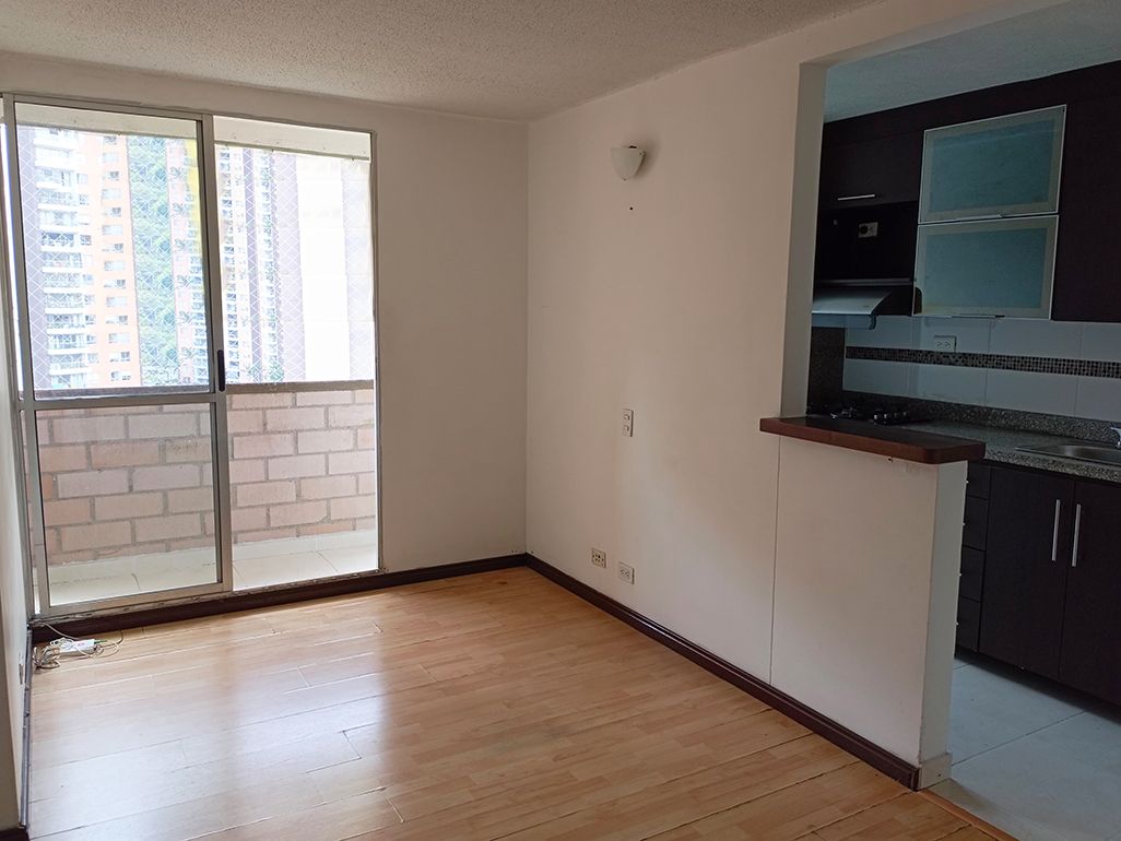 Apartamento en arriendo Antioquia Medellín Loma De Los Bernal 52 m2 Habitaciones 3 Baños 2 Garajes 2 Precio $2700000