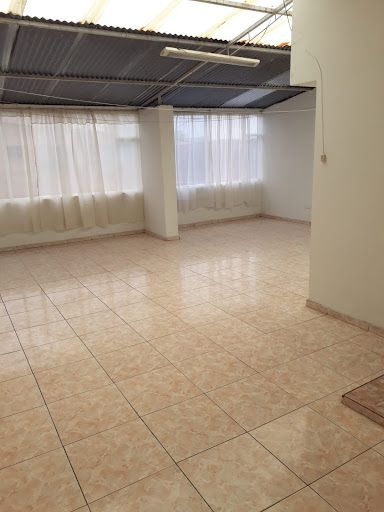 Casa en venta Cundinamarca Bogotá Gran Britalia 338 m2 Habitaciones 9 Baños 6 Garajes 2 Precio $650000000