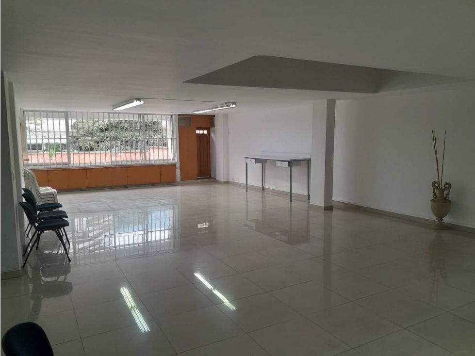 Oficina en arriendo Antioquia Medellín Manila 172 m2 Habitaciones 0 Baños 2 Garajes 1 Precio $15000000