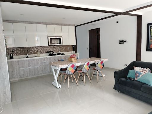Apartamento en arriendo Antioquia Medellín Las Playas 200 m2 Habitaciones 4 Baños 4 Garajes 1 Precio $2700000