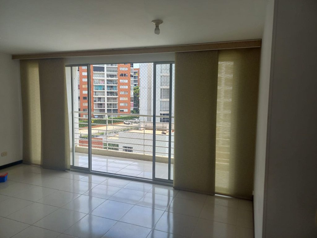 Apartamento en venta Valle Del Cauca Cali Lili 80 m2 Habitaciones 3 Baños 2 Garajes 2 Precio $320000000