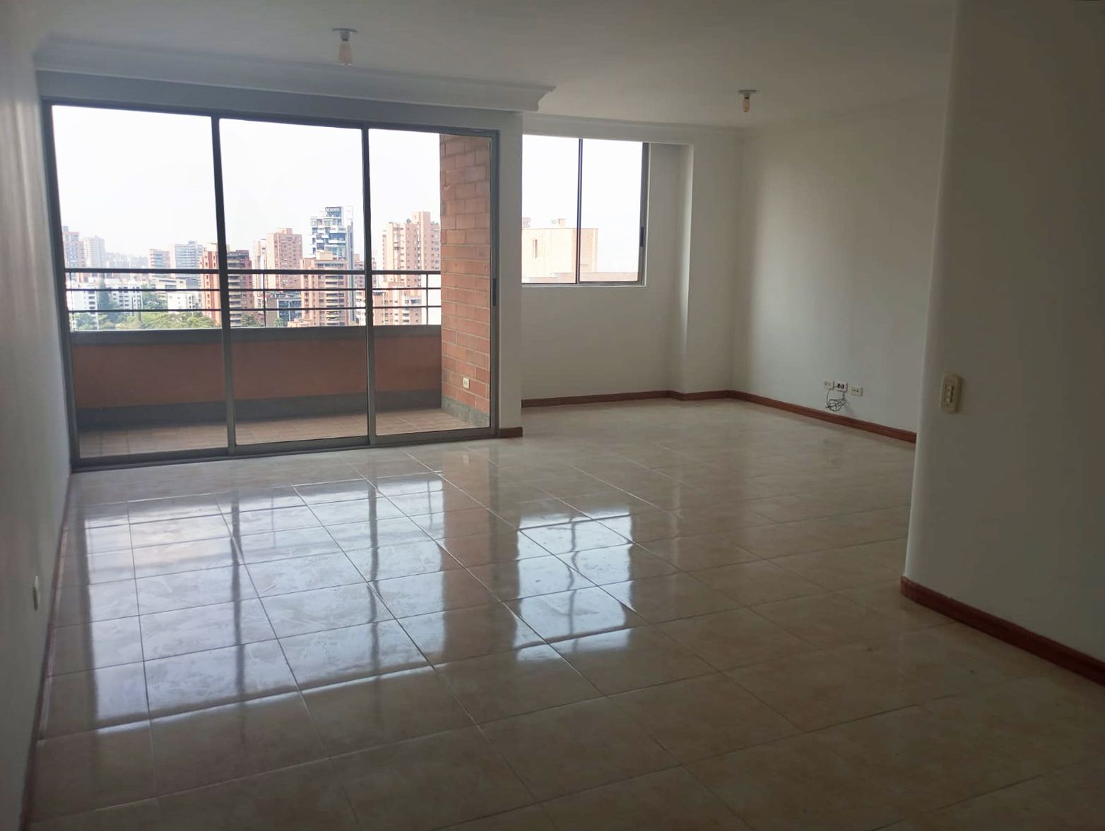 Apartamento en arriendo Antioquia Medellín El Tesoro 90 m2 Habitaciones 2 Baños 2 Garajes 2 Precio $3950000