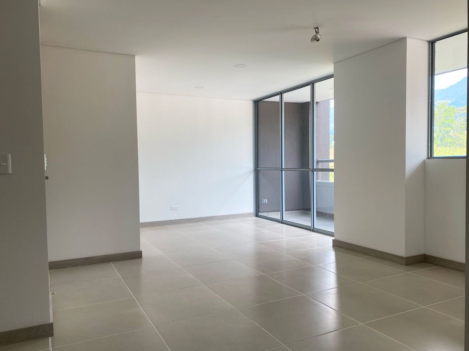 Apartamento en arriendo Antioquia Envigado San José 70 m2 Habitaciones 2 Baños 2 Garajes 2 Precio $3350000