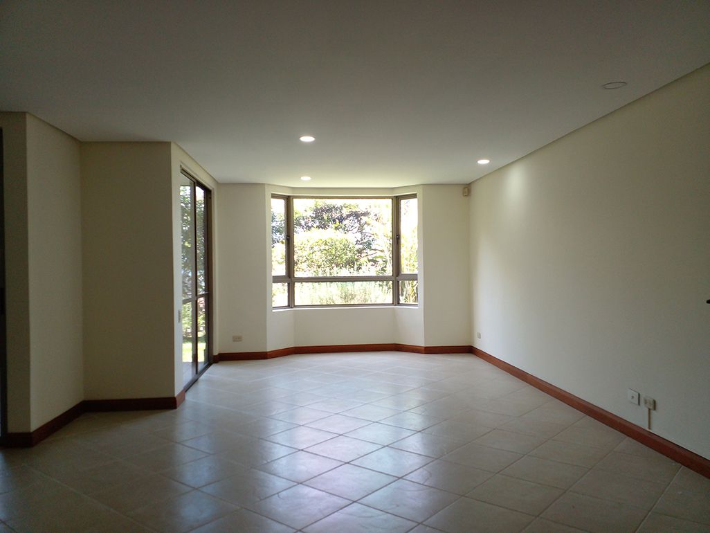 Casa en arriendo Antioquia Envigado El Chocho 240 m2 Habitaciones 4 Baños 6 Garajes 3 Precio $9500000