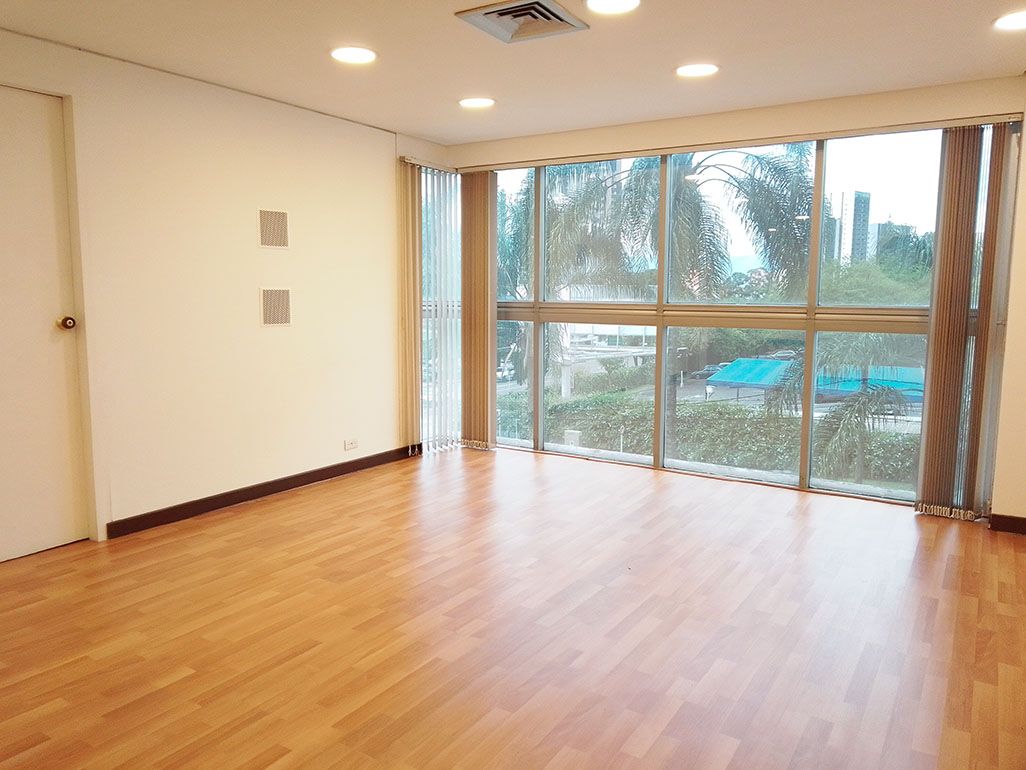 Oficina en arriendo Antioquia Medellín El Diamante No2 110 m2 Habitaciones 0 Baños 2 Garajes 4 Precio $7200000