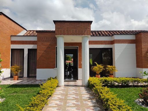 Casa en venta Risaralda Pereira Pereira 320 m2 Habitaciones 7 Baños 13 Garajes 3 Precio $1290000000
