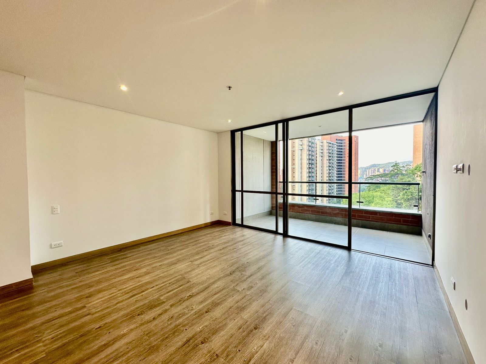 Apartamento en arriendo Antioquia Medellín Los Naranjos 92 m2 Habitaciones 2 Baños 4 Garajes 3 Precio $6200000