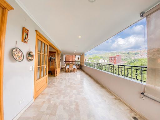 Apartamento en venta Valle Del Cauca Cali Santa Teresita 403 m2 Habitaciones 4 Baños 6 Garajes 4 Precio $1850000000