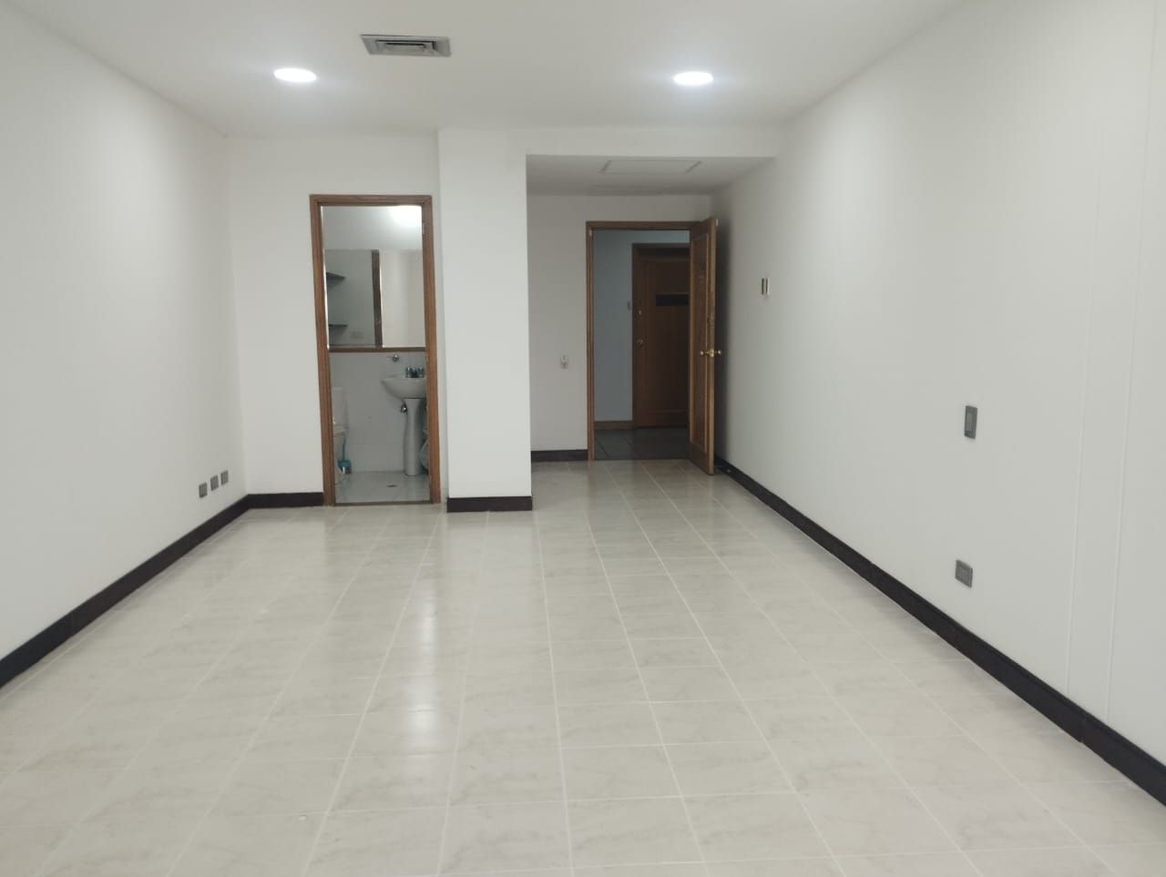 Oficina en arriendo Antioquia Medellín Alejandria 40 m2 Habitaciones 0 Baños 1 Garajes 2 Precio $3400000