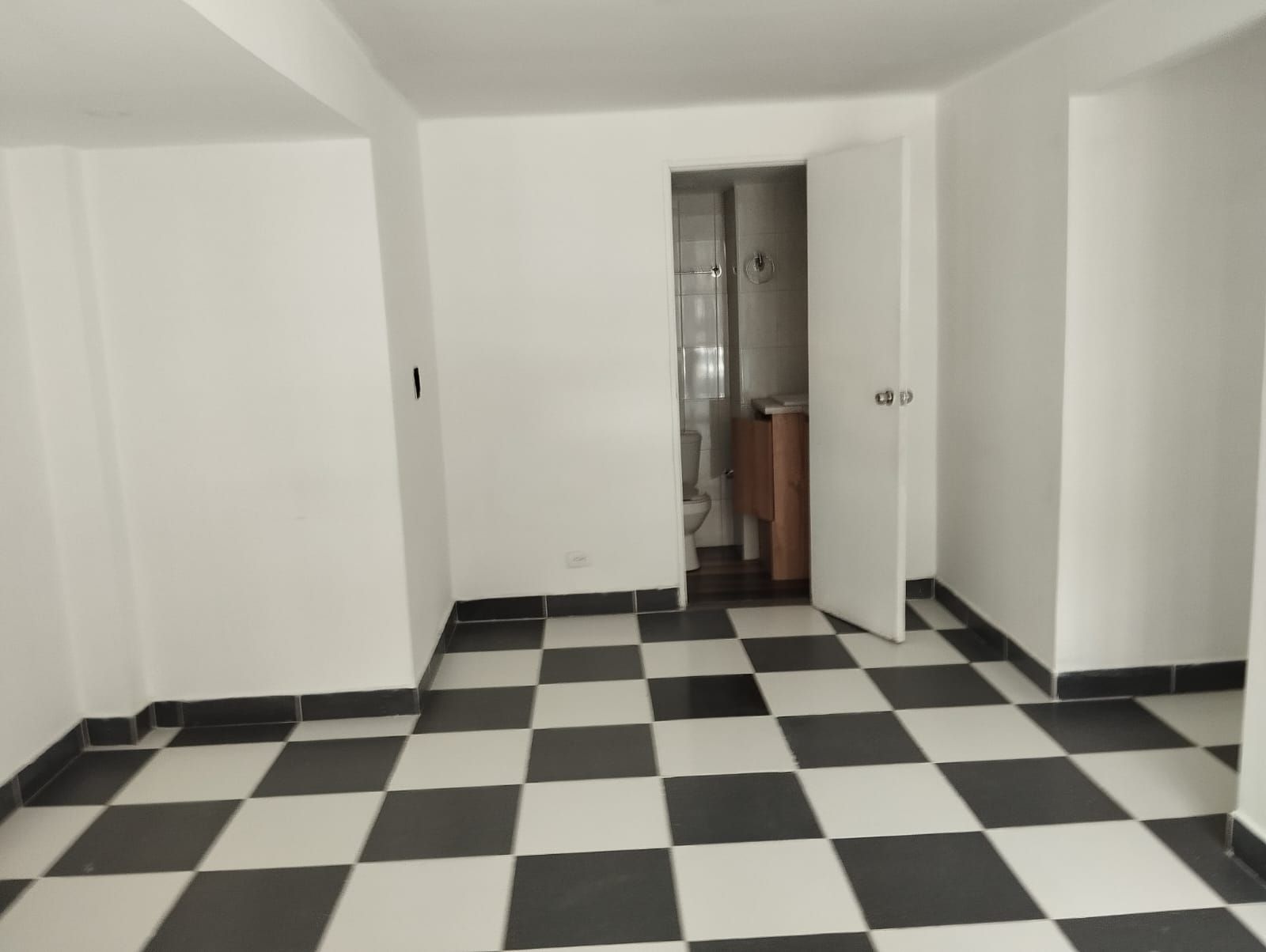 Local en arriendo Antioquia Medellín Granada 45 m2 Habitaciones 0 Baños 1 Garajes 0 Precio $2550000