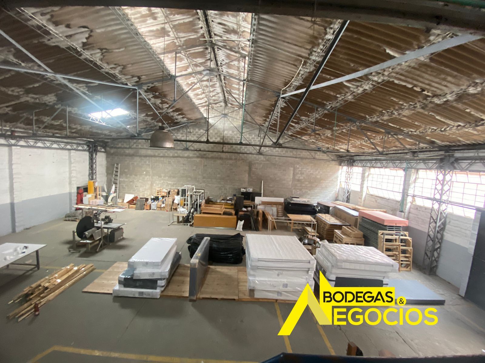 Bodega en arriendo Antioquia Medellín Villa Carlota 420 m2 Habitaciones 0 Baños 2 Garajes 3 Precio $18000000