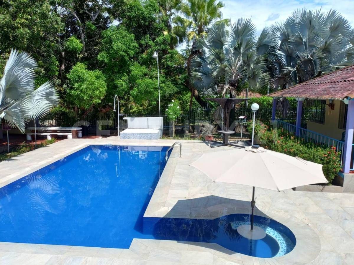 Finca en venta Tolima Carmen De Apicalá Carmen De Apicalá 1386 m2 Habitaciones 8 Baños 6 Garajes 4 Precio $530000000