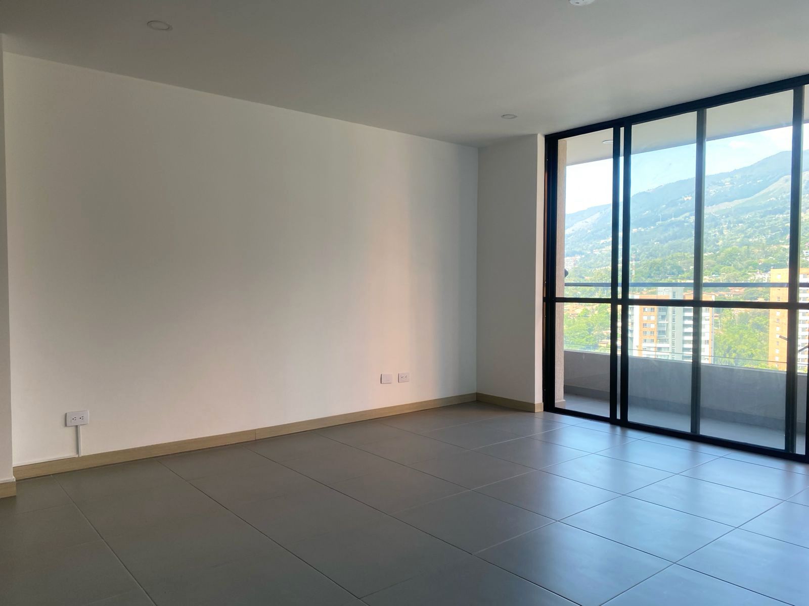 Apartamento en arriendo Antioquia Envigado Envigado 88 m2 Habitaciones 2 Baños 4 Garajes 3 Precio $4550000