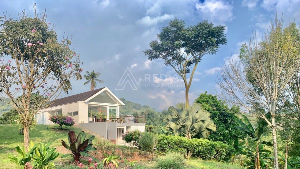 Casa en venta Risaralda Pereira Pereira 230 m2 Habitaciones 2 Baños 6 Garajes 8 Precio $2000000000