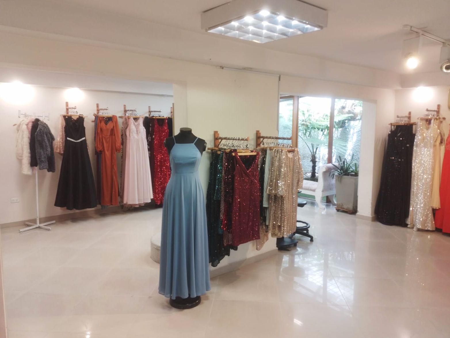 Oficina en arriendo Antioquia Medellín Bolivariana 320 m2 Habitaciones 0 Baños 2 Garajes 3 Precio $24000000