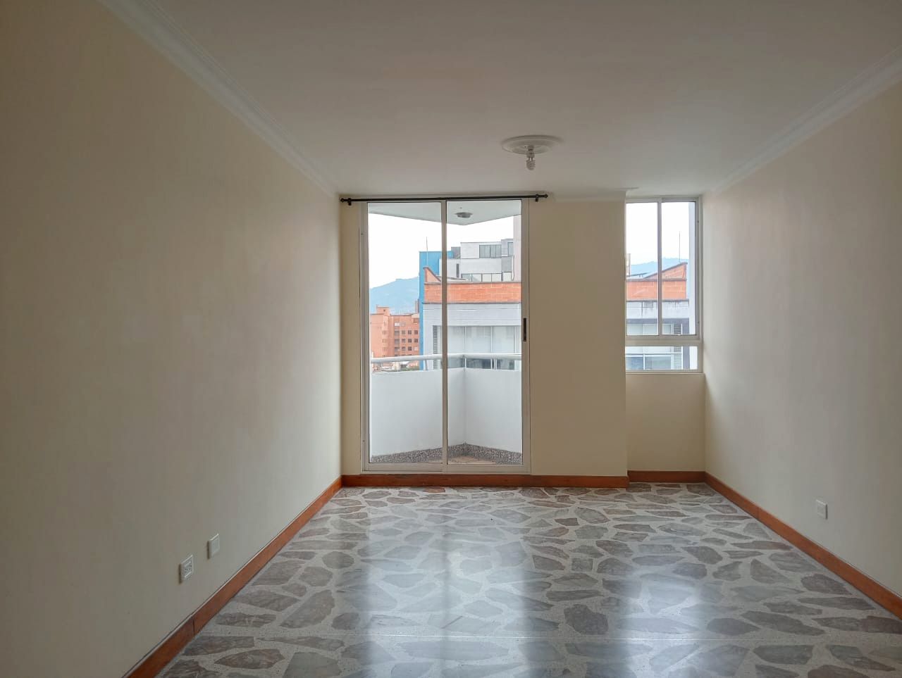 Apartamento en arriendo Antioquia Medellín Los Conquistadores 100 m2 Habitaciones 3 Baños 2 Garajes 2 Precio $3350000