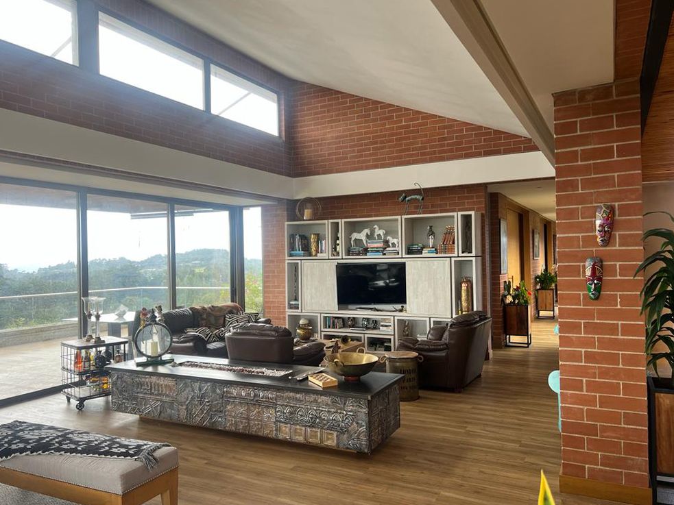 Casa en arriendo Antioquia Envigado Envigado 600 m2 Habitaciones 4 Baños 8 Garajes 3 Precio $25800000