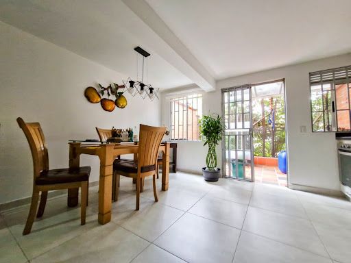 Casa en venta Antioquia Itagüí Zona Industrial No 1 178 m2 Habitaciones 3 Baños 4 Garajes 1 Precio $820000000