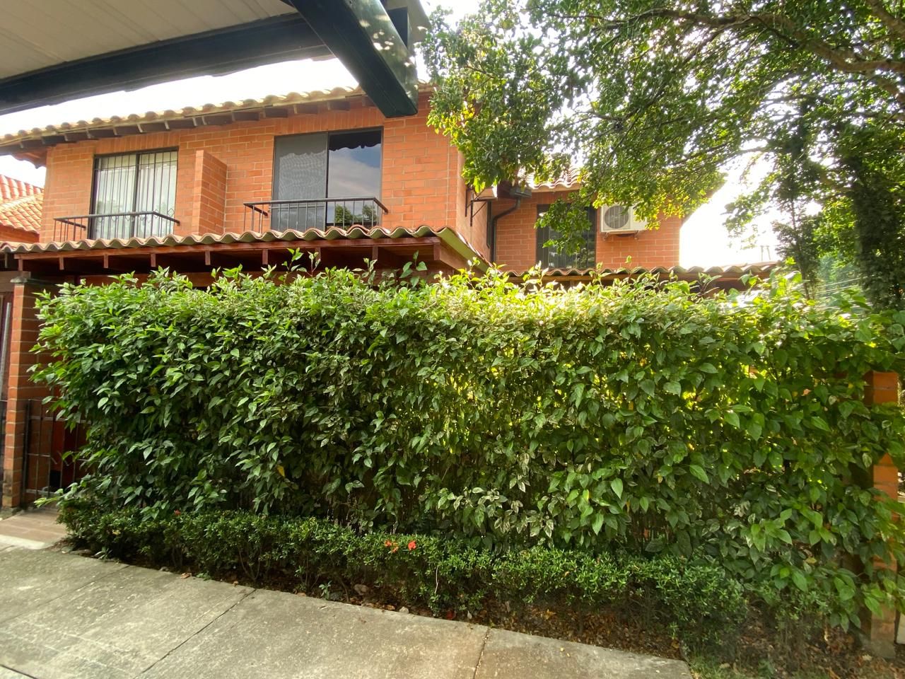 Casa en venta Valle Del Cauca Cali Urbanización Ciudad Jardín 170 m2 Habitaciones 4 Baños 4 Garajes 3 Precio $700000000
