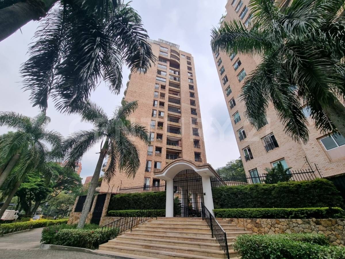 Apartamento en venta Valle Del Cauca Cali Normandía 269 m2 Habitaciones 4 Baños 5 Garajes 3 Precio $1321000000