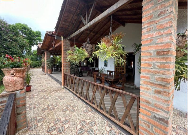 Finca en venta Antioquia Barbosa Barbosa 6000 m2 Habitaciones 4 Baños 4 Garajes 6 Precio $1600000000