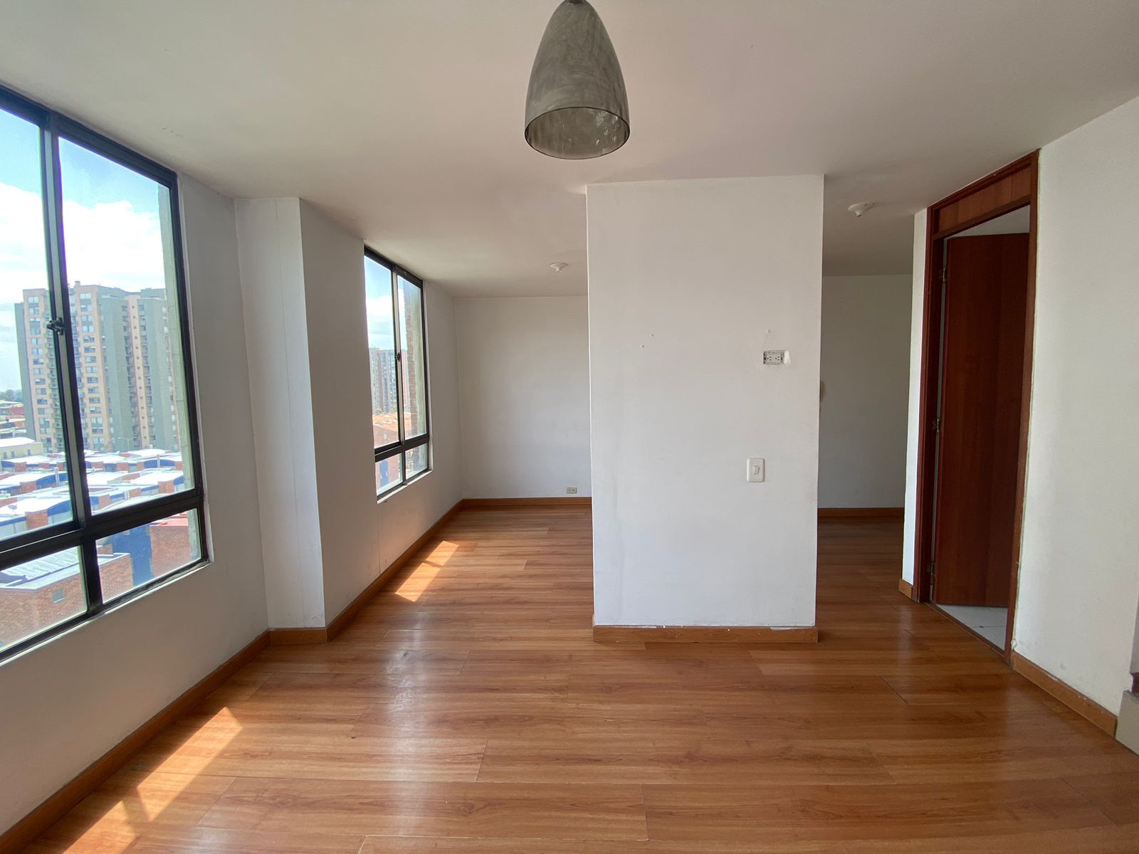 Apartamento en arriendo Cundinamarca Bogotá Pradera Norte 75 m2 Habitaciones 3 Baños 4 Garajes 2 Precio $2400000