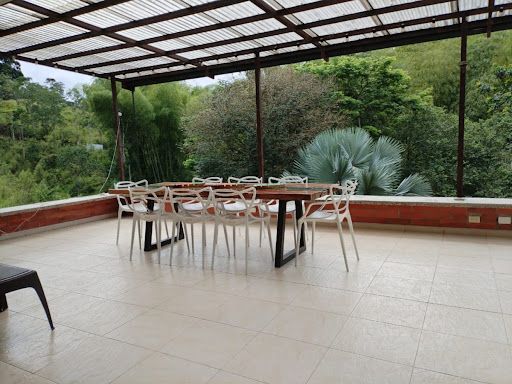 Casa en venta Risaralda Pereira Pereira 340 m2 Habitaciones 5 Baños 8 Garajes 3 Precio $1600000000