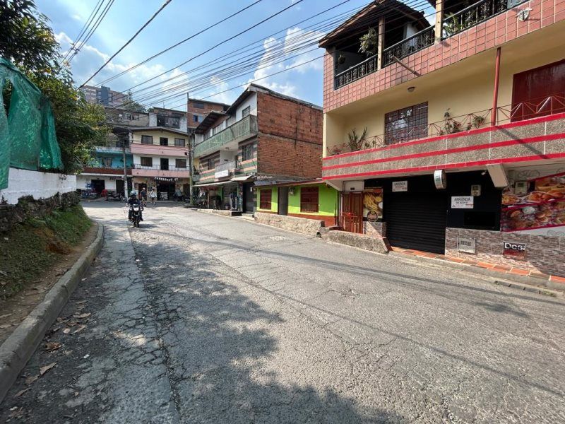 Local en arriendo Antioquia La Estrella Centro 50 m2 Habitaciones 0 Baños 2 Garajes 0 Precio $2100000