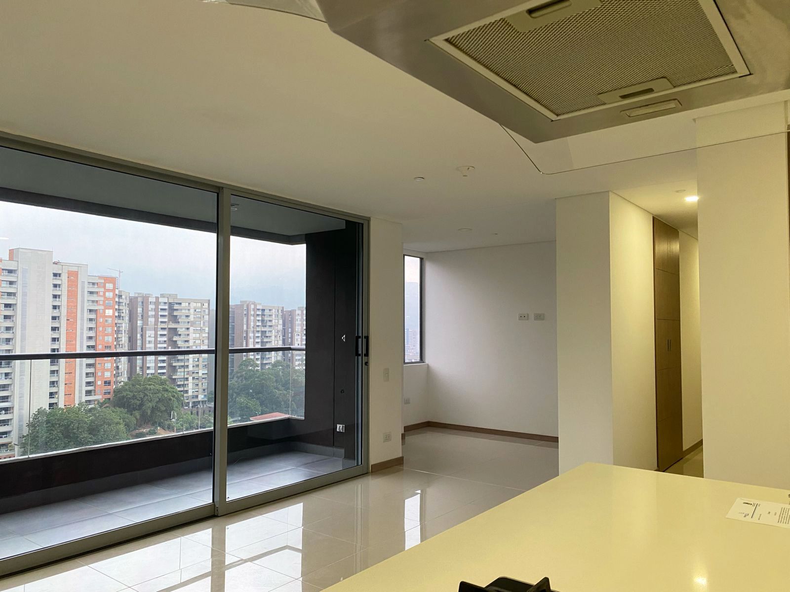 Apartamento en arriendo Antioquia Envigado Loma Del Atravesado 106 m2 Habitaciones 2 Baños 2 Garajes 3 Precio $5000000