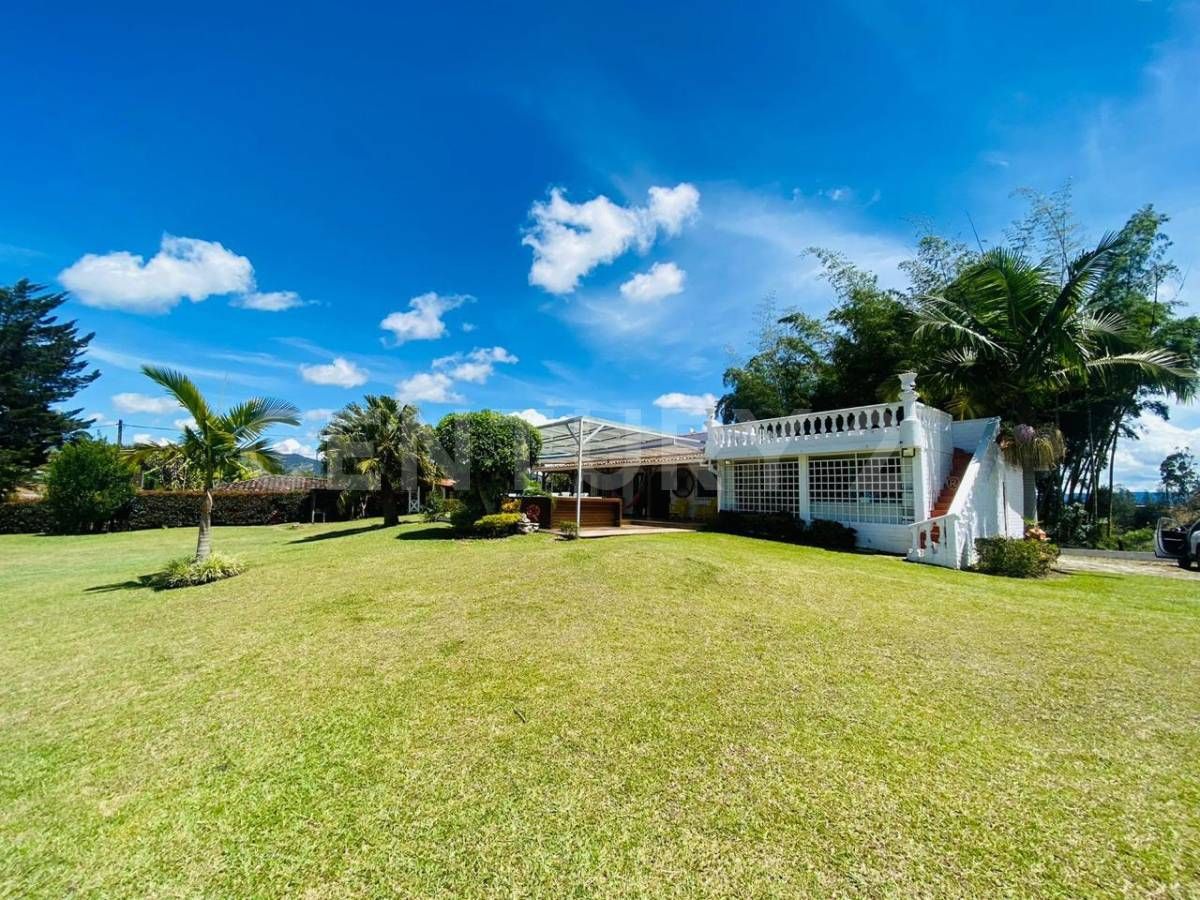 Finca en venta Antioquia Guatape Guatape 252 m2 Habitaciones 4 Baños 2 Garajes 10 Precio $1300000000