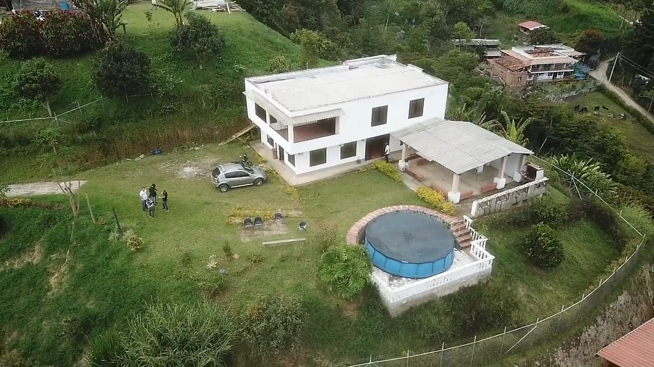 Finca en venta Antioquia Barbosa Proviva 2000 m2 Habitaciones 5 Baños 8 Garajes 2 Precio $450000000