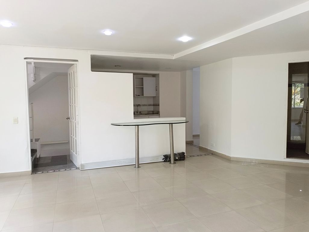 Apartamento en arriendo o venta Antioquia Medellín San Bernardo 101 m2 Habitaciones 3 Baños 4 Garajes 2 Precio venta $460000000 Precio arriendo $3400000
