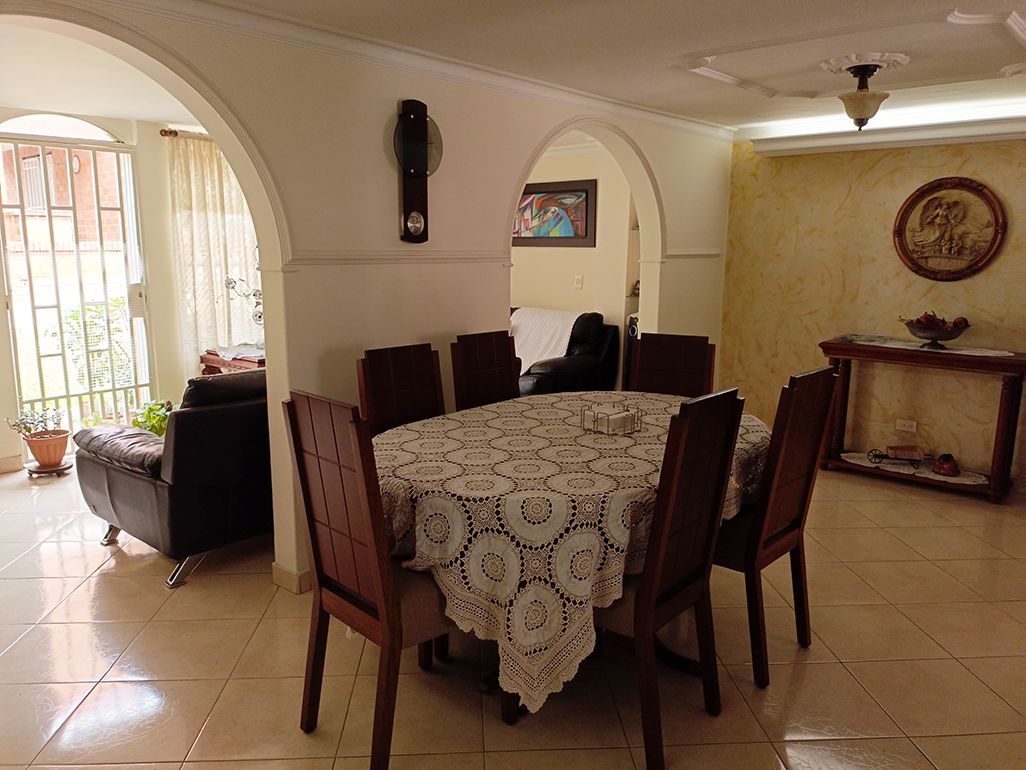 Casa en venta Antioquia Medellín La Mota 180 m2 Habitaciones 5 Baños 4 Garajes 3 Precio $840000000