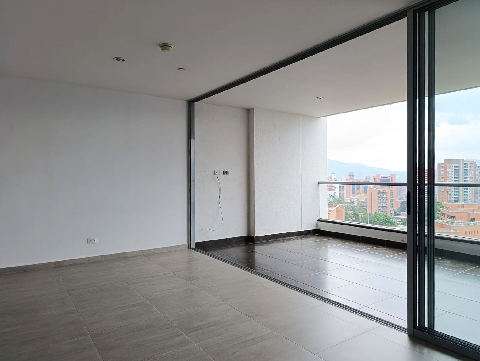 Apartamento en arriendo Antioquia Medellín Medellín 109 m2 Habitaciones 3 Baños 4 Garajes 3 Precio $6200000