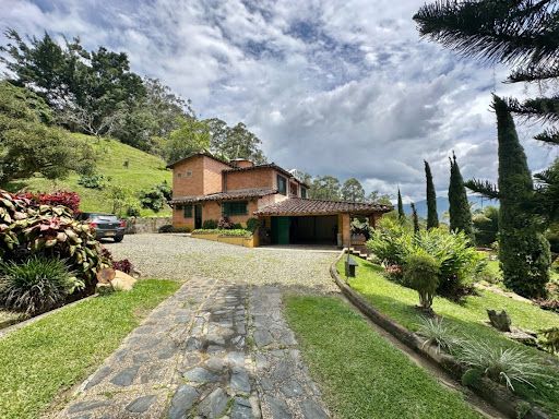 Finca en venta Antioquia Girardota Girardota 450 m2 Habitaciones 6 Baños 4 Garajes 10 Precio $2300000000
