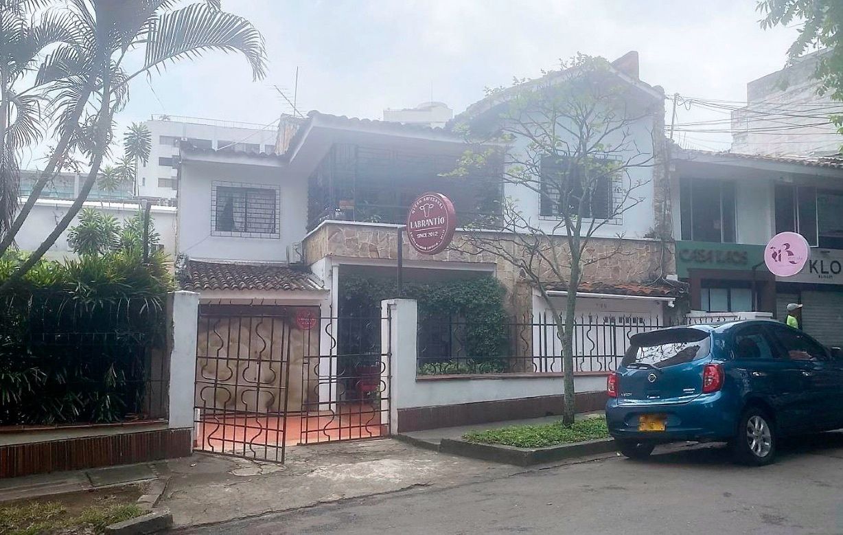 Casa en venta Valle Del Cauca Cali Juanambú 359 m2 Habitaciones 7 Baños 8 Garajes 2 Precio $700000000