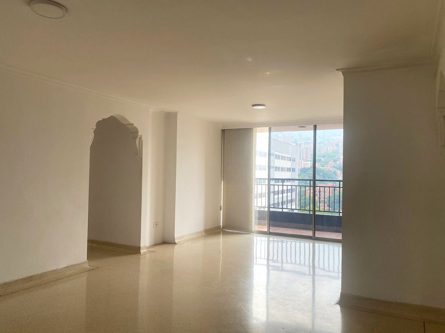 Apartamento en arriendo Antioquia Envigado Jardines 126 m2 Habitaciones 4 Baños 2 Garajes 2 Precio $6150000