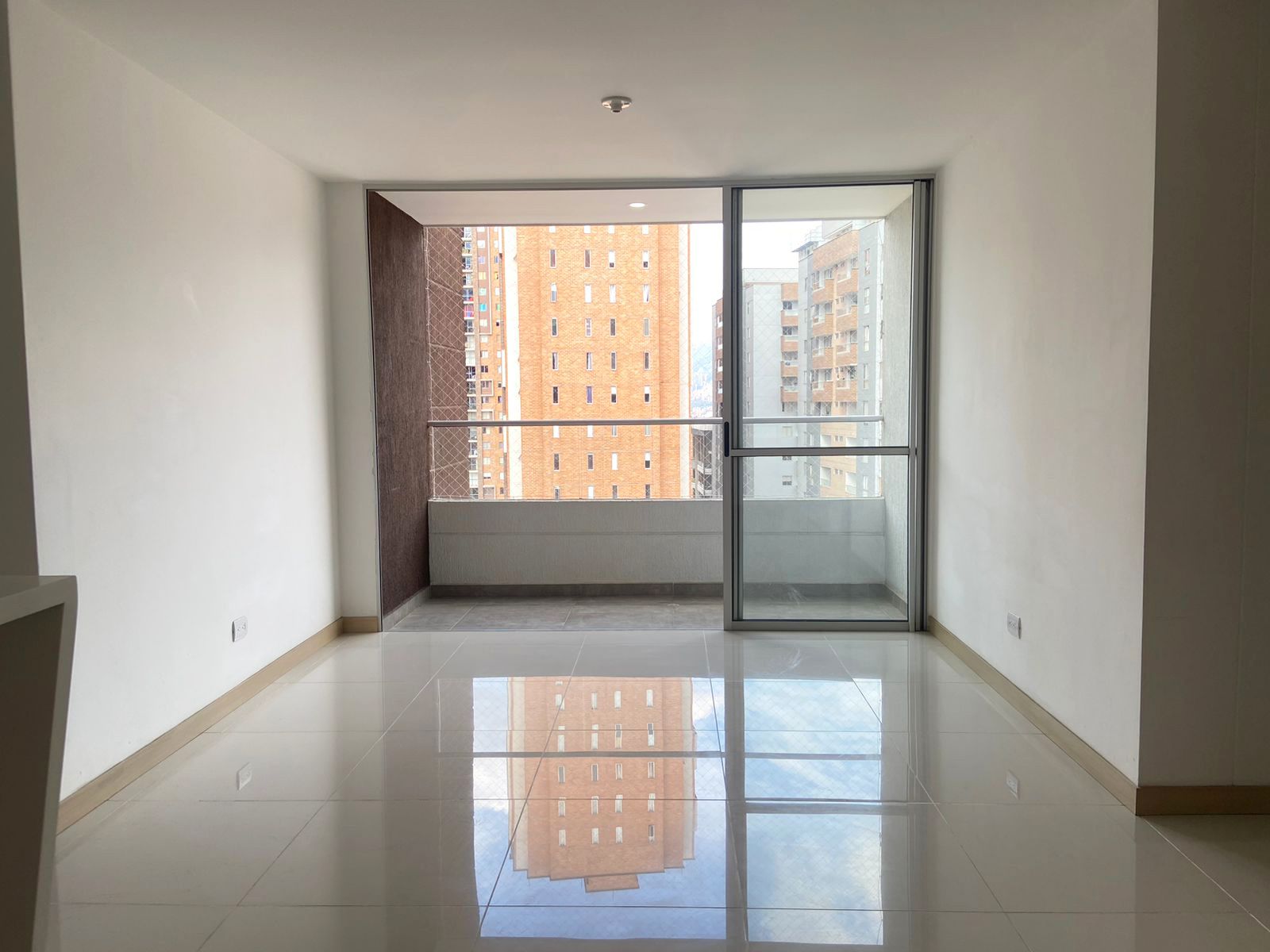Apartamento en venta Antioquia Sabaneta Calle Larga 65 m2 Habitaciones 3 Baños 2 Garajes 2 Precio $435000000