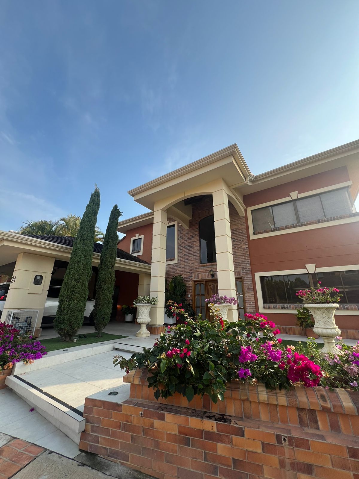 Casa en venta Santander Floridablanca Floridablanca 520 m2 Habitaciones 5 Baños 8 Garajes 4 Precio $3000000000