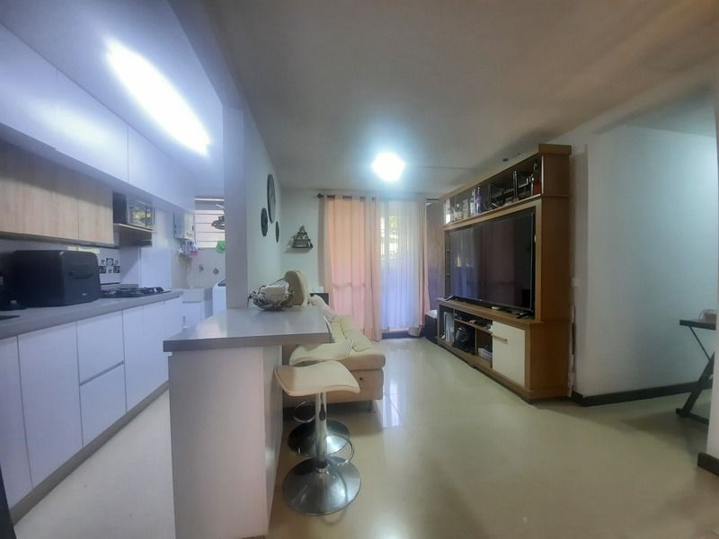 Apartamento en venta Antioquia Sabaneta Los Alcázares 60 m2 Habitaciones 3 Baños 2 Garajes 2 Precio $330000000