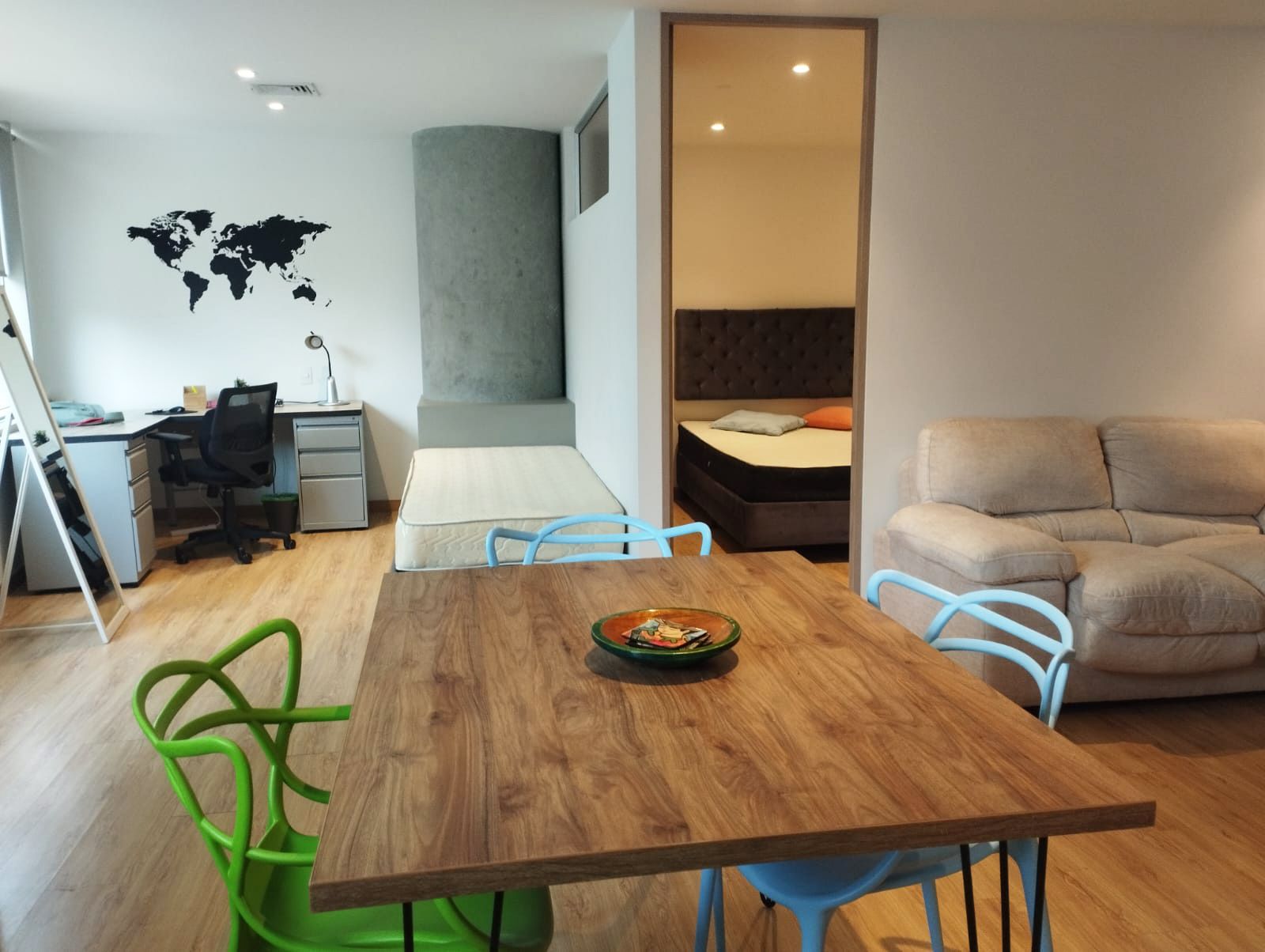 Oficina en arriendo o venta Antioquia Medellín Castropol 52 m2 Habitaciones 0 Baños 0 Garajes 4 Precio venta $540000000 Precio arriendo $3200000