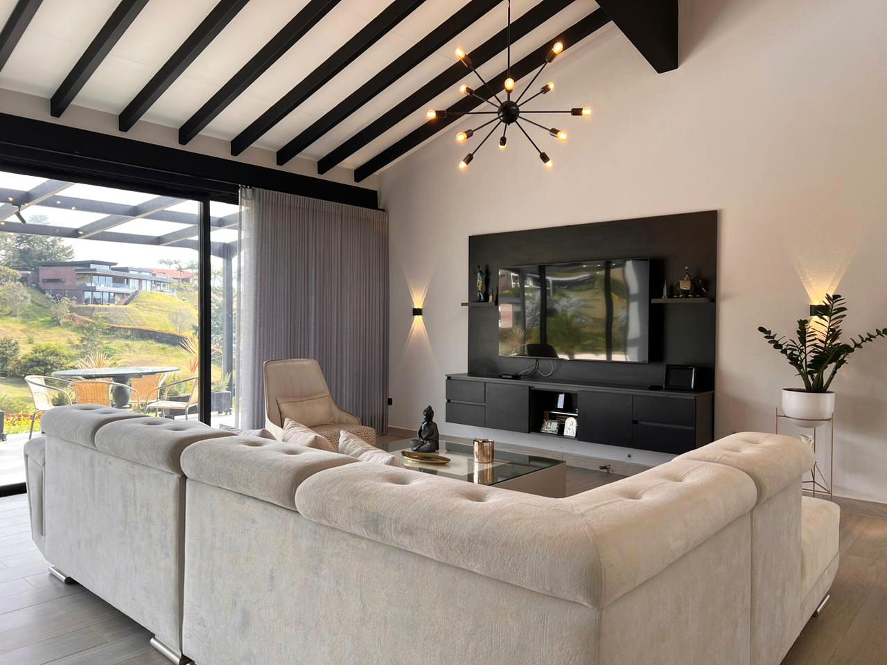 Casa en venta Antioquia El Carmen De Viboral Centro 400 m2 Habitaciones 7 Baños 13 Garajes 4 Precio $2780000000