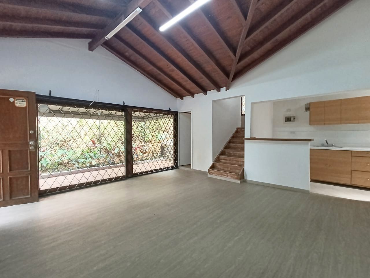 Casa en arriendo Antioquia Medellín Asomadera No2 80 m2 Habitaciones 1 Baños 2 Garajes 4 Precio $3200000